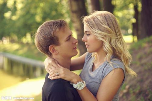 四个字骚气龌龊点儿的情侣名字