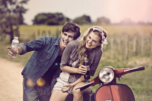 夸女生眼睛好看的句子简短