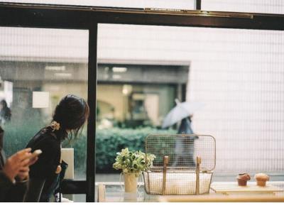 赞美女人坚强的句子