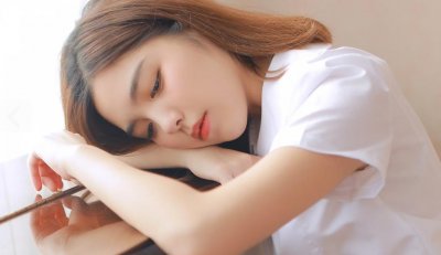 ​形容两个人疏远的句子