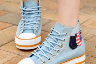 ​微信朋友圈背景图（微信个性签名霸气简短）