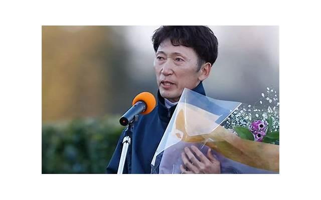 迎合别人的兴趣的词语