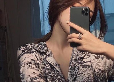 ​用最美的词语，写出他（她）的浪漫情史