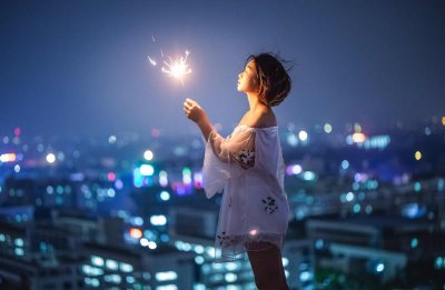 关于未来的唯美短句：聚于生活，离散于时光，未来可期，于抚平感伤