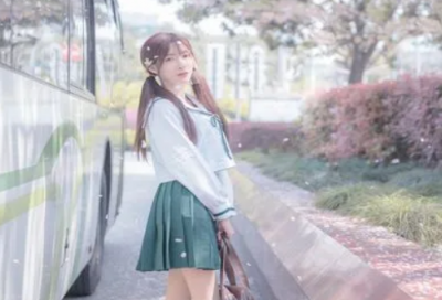 ​搞笑的比较贱的网名(125个)